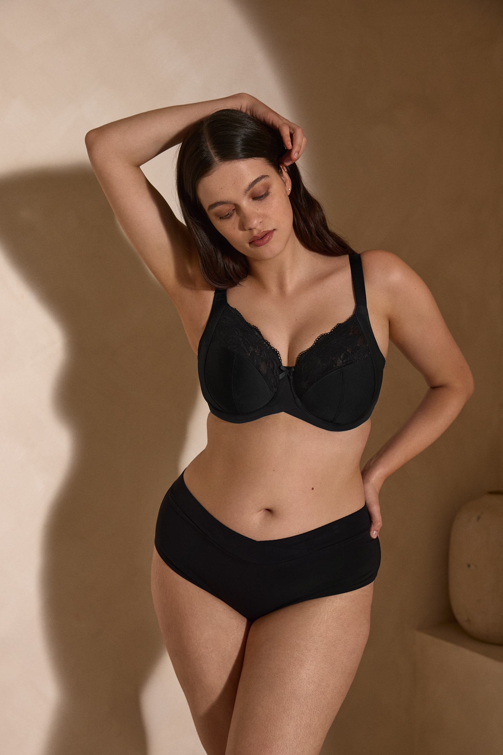 Reggiseno con ferretto per seni molto grandi 11265 nero e nudo