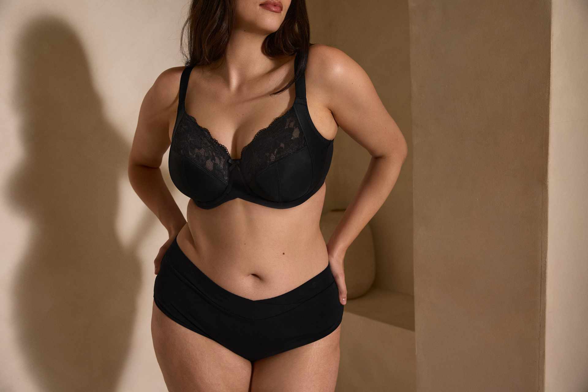 Reggiseno con ferretto per seni molto grandi 11265 nero e nudo