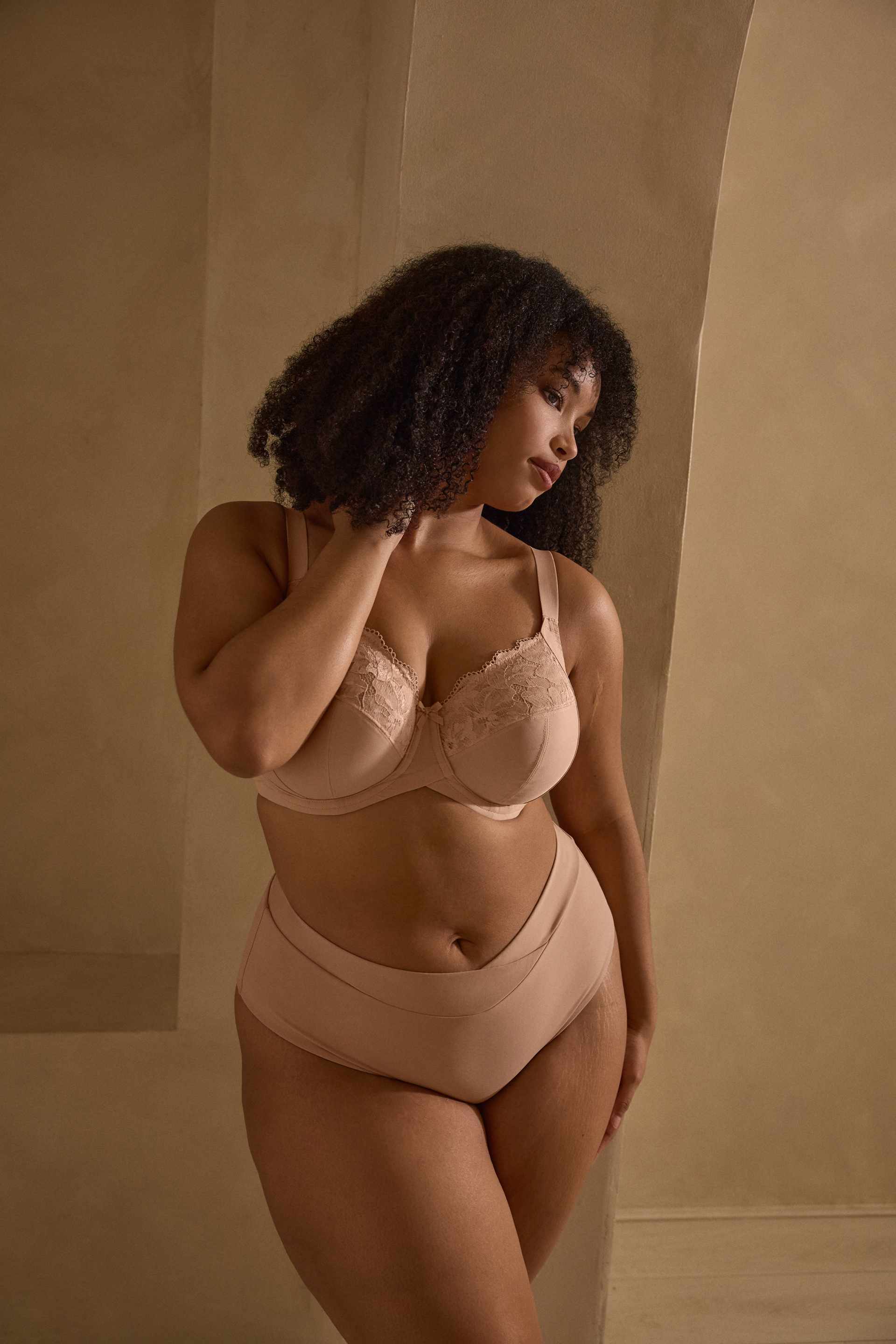 Reggiseno con ferretto per seni molto grandi 11265 nero e nudo